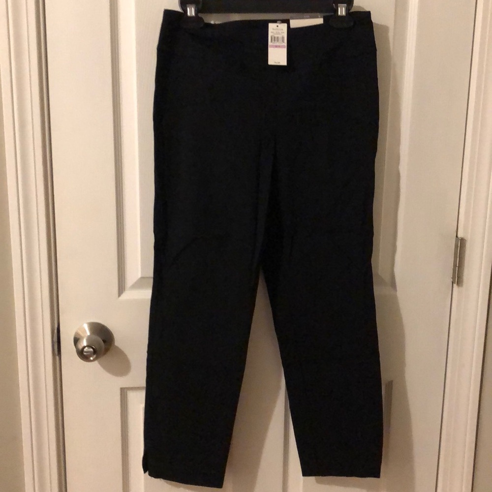 Black Capri pants